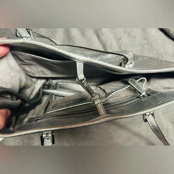 Authentic Michael Kors purse with wallet - Picture 11 of 14